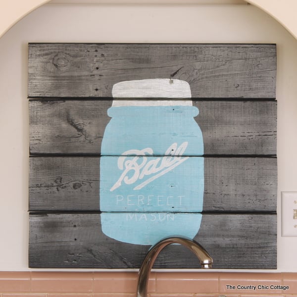 finished Mason jar pallet art