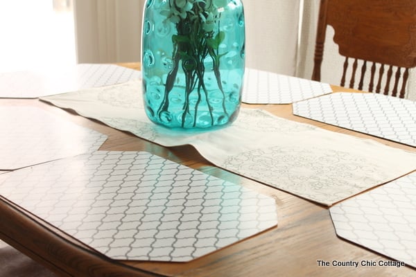 beautiful farmhouse table runner and placemats