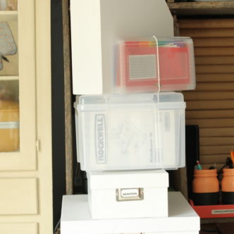 Get tips and tricks for taming office paper clutter in this great post! Get organized in your home office this year!