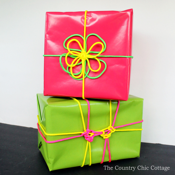Easy DIY Macrame Gift Wrap Idea