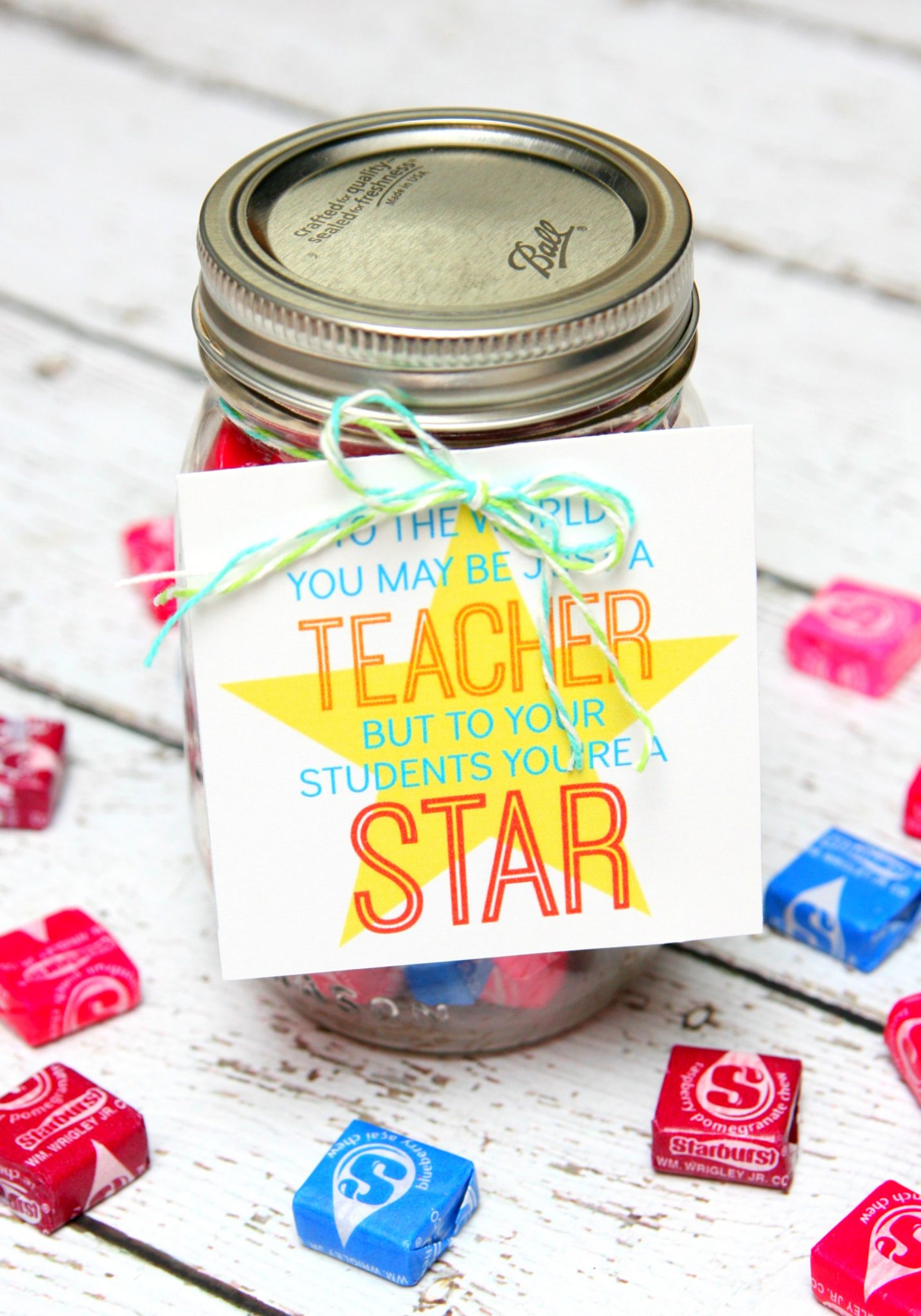 Tons of quick and easy teacher appreciation ideas that you can complete in 15 minutes or less!