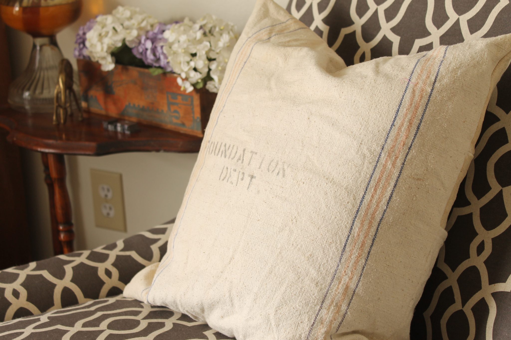 Gorgeous foyer makeover with a chair from Sauder furniture.  Love the rustic farmhouse details!