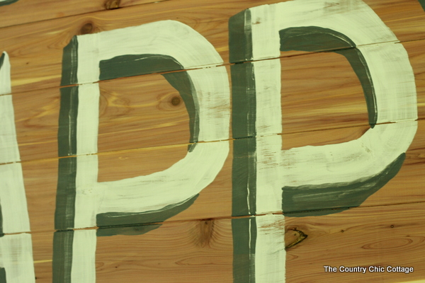 Make this cedar wood pallet sign.  I love that there is no sawing or nailing required!  So easy!!