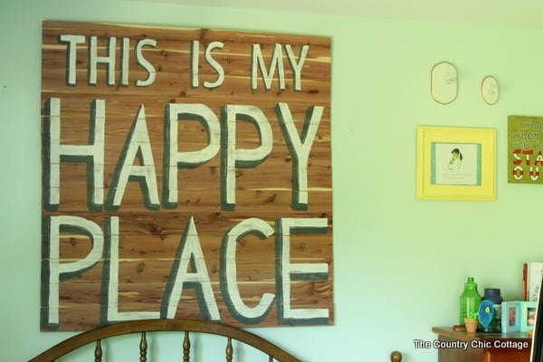 Make this cedar wood pallet sign.  I love that there is no sawing or nailing required!  So easy!!