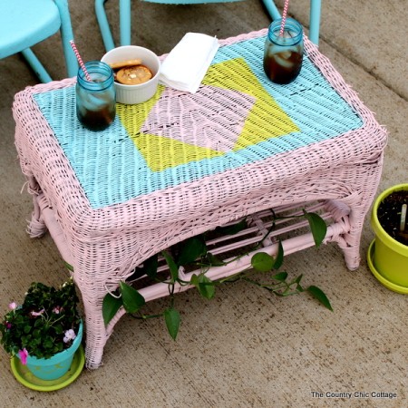 Painted Wicker Table -- add a design to wicker with spray paint with just a few supplies. Come see the step by step instructions!