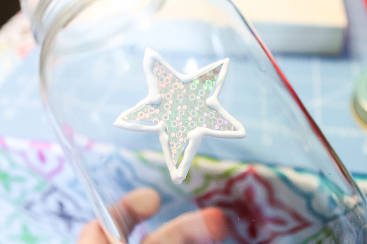 tracing a star on a mason jar