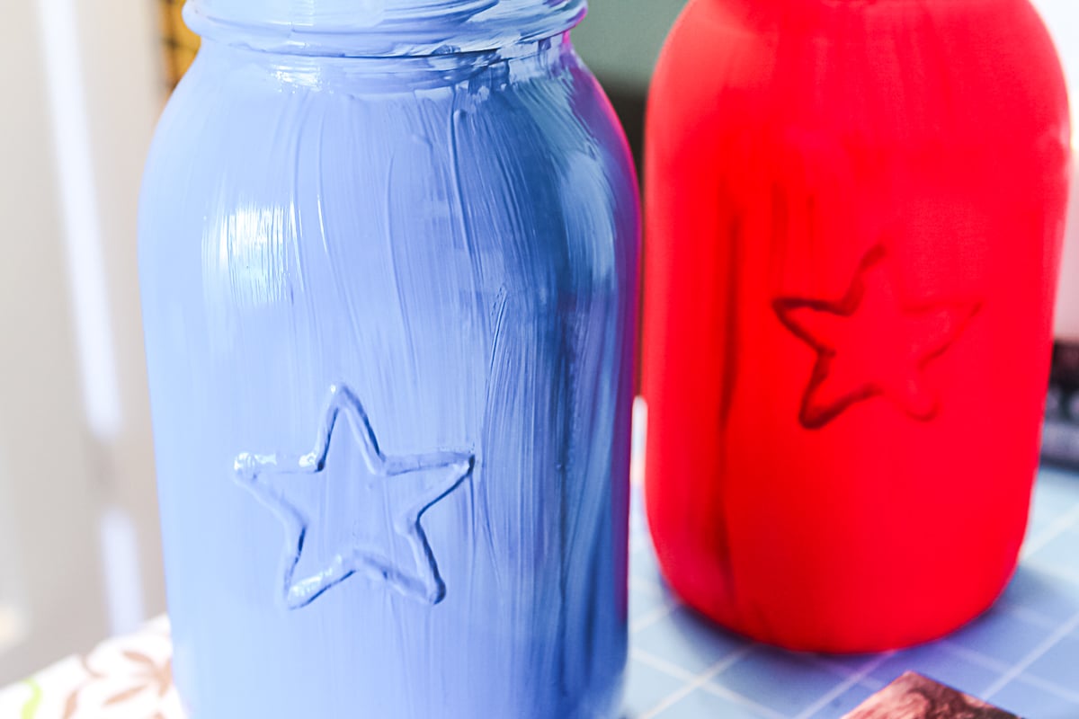 painting a mason jar red and blue