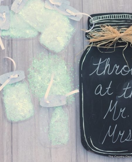 Make these fun wedding toss pouches in the shape of a mason jar and fill with glitter, confetti, or anything else you want thrown at the wedding!