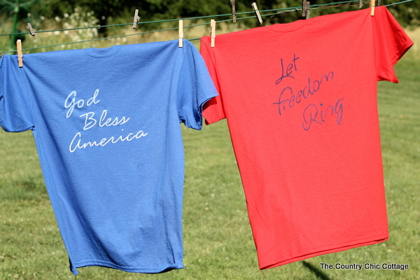 Make a patriotic hand lettered shirt that is as easy as tracing a print out!  Get the prints for free as well or make your own with a font on the computer. 