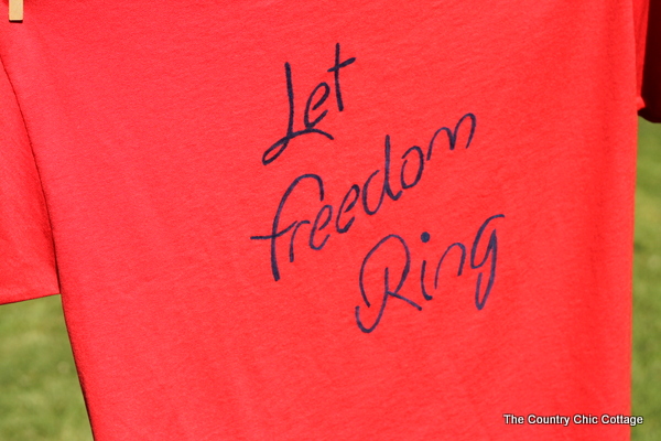Make a patriotic hand lettered shirt that is as easy as tracing a print out!  Get the prints for free as well or make your own with a font on the computer. 