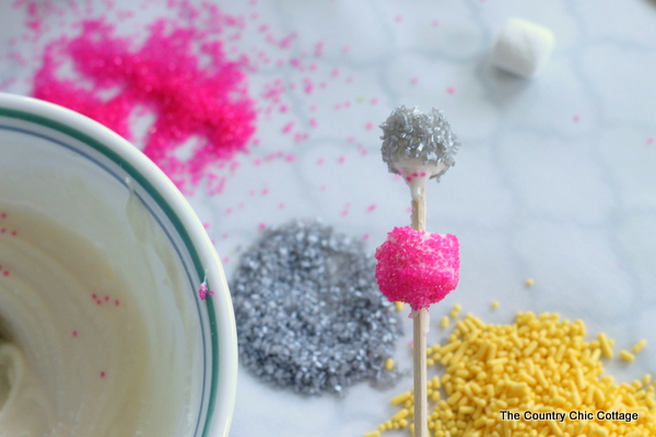 Pencil marshmallow pop -- a fun treat for back to school or to give to the teacher!
