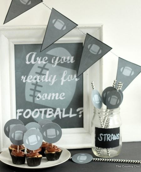 Chalkboard football party printables - print these for free for any football party that you are hosting!