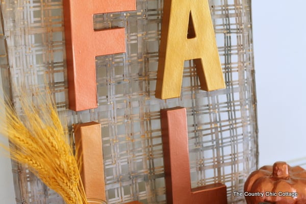 Make this metallic fall sign in just minutes! A fun craft project for your home!