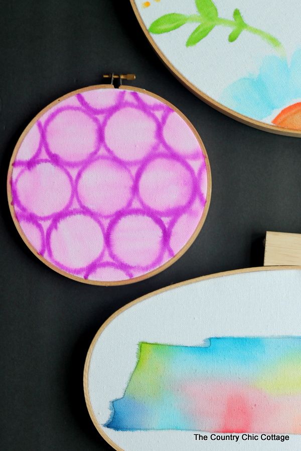 Use markers to create this unique watercolor hoop art in just minutes!  A fun craft project that anyone can make!