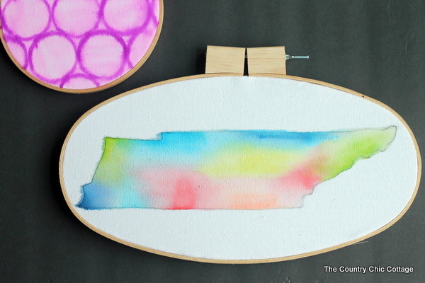 Use markers to create this unique watercolor hoop art in just minutes!  A fun craft project that anyone can make!