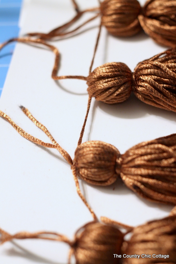 Make this yarn tassel garland for your home by following these step by step instructions!