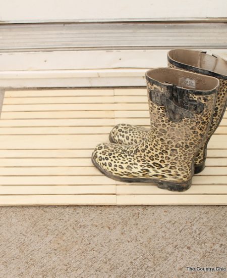 Make your own wood door mat in just 15 minutes!