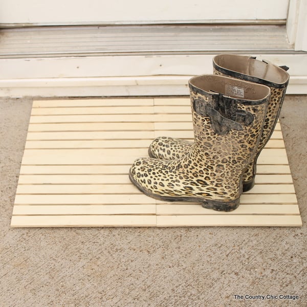 Make your own wood door mat in just 15 minutes!