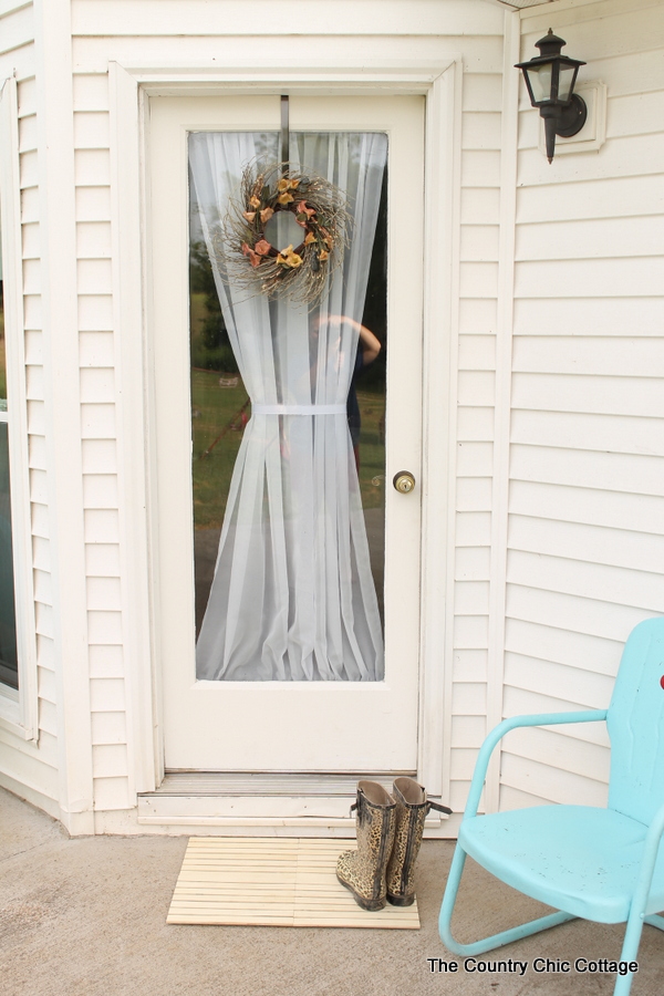 Make your own wood door mat in just 15 minutes!