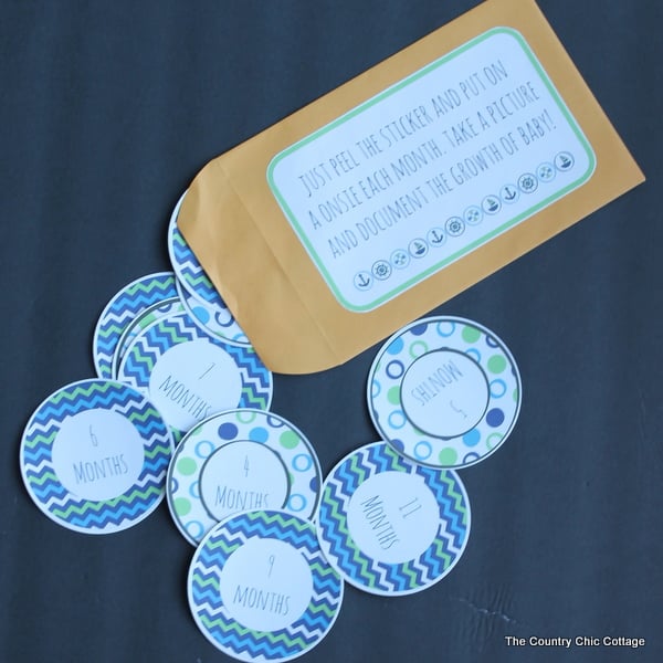 Onesie sticker gift idea - give these stickers at a baby shower. The mom to be can use one each month to take a picture of baby and see how much he grows! FREE PRINTABLE!