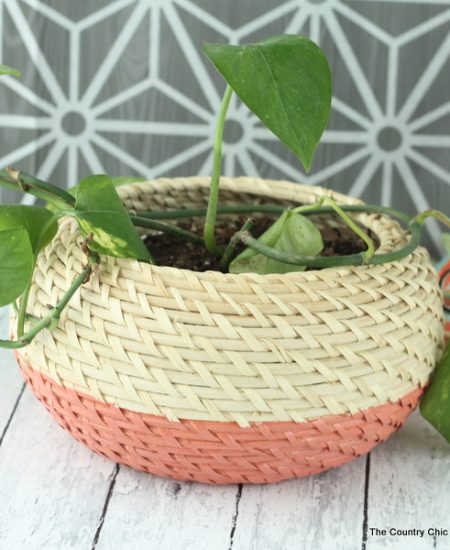 Great ideas for making paint dipped baskets and using them in your home.