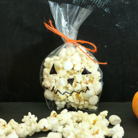 Jack-o-lantern treat bag from cupcakesandcrinoline.com