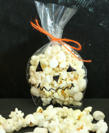 Jack-o-lantern treat bag from cupcakesandcrinoline.com