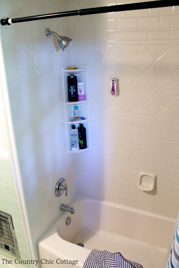 An amazing bathroom remodel using a Bath Fitter installation. Great ideas here on decor as well! Plus a testimonial on what really happens with Bath Fitter.