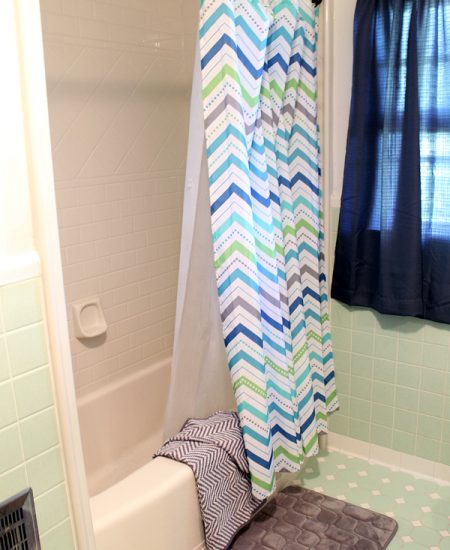 An amazing bathroom remodel using a Bath Fitter installation. Great ideas here on decor as well! Plus a testimonial on what really happens with Bath Fitter.