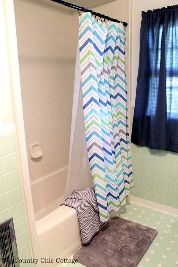 An amazing bathroom remodel using a Bath Fitter installation. Great ideas here on decor as well! Plus a testimonial on what really happens with Bath Fitter.
