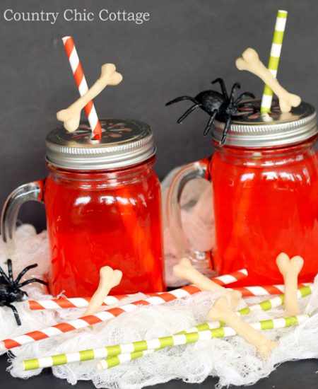 Make these bone party straws for your Halloween party! This looks really easy!
