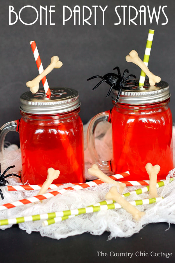 Make these bone party straws for your Halloween party! This looks really easy!