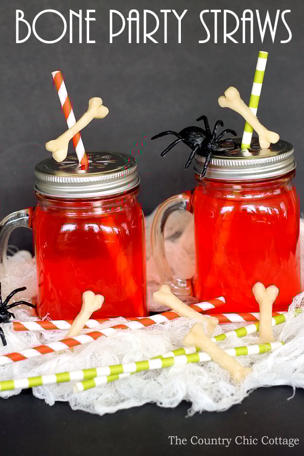 Use clay to make these skeleton bone party straws for any Halloween party. A quick and easy craft that looks spooky added to Halloween decor. Make these bone party straws for your Halloween party! This looks really easy!