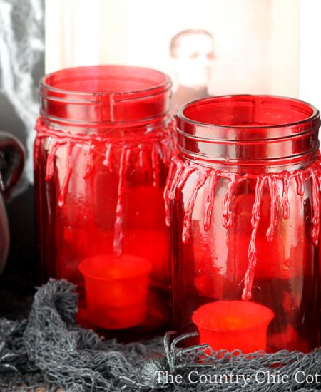 Make these bloody mason jars for your Halloween decorations! Super scary and super easy to make!
