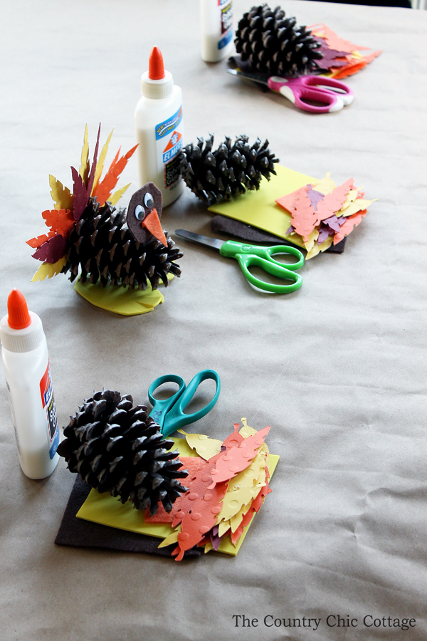 Thanksgiving crafts for kids - turkey pinecone.
