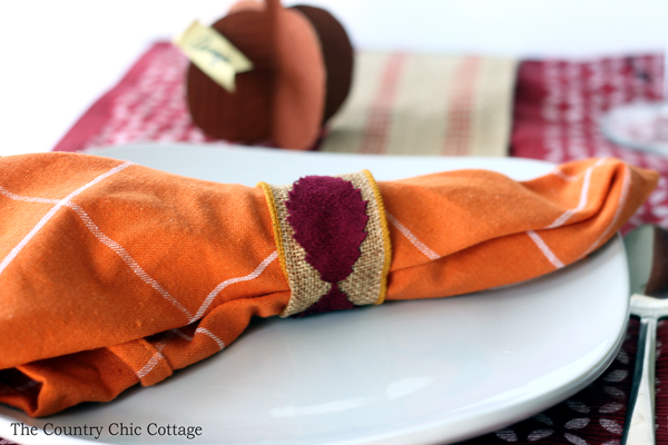 DIY thanksgiving napkin rings with red leaves