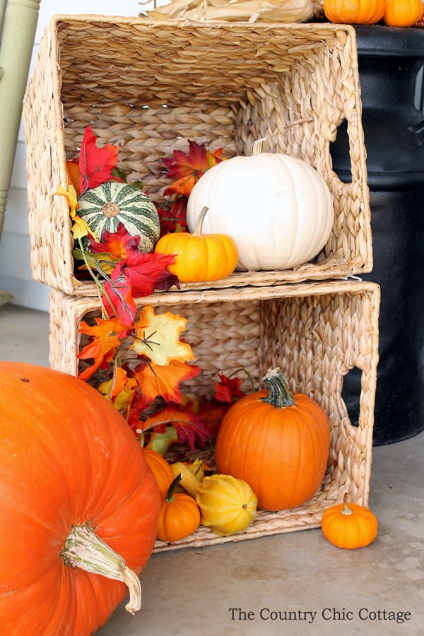 Outdoor fall decor -- perfect for the porch!