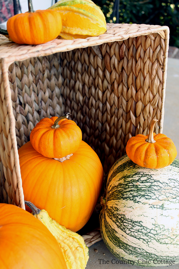 Outdoor fall decor -- perfect for the porch!