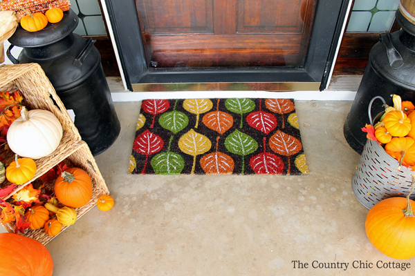 Outdoor fall decor -- perfect for the porch!