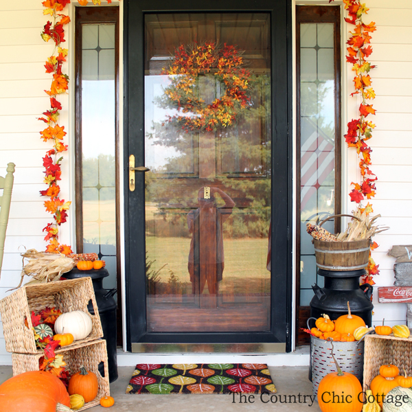 Outdoor fall decor -- perfect for the porch!