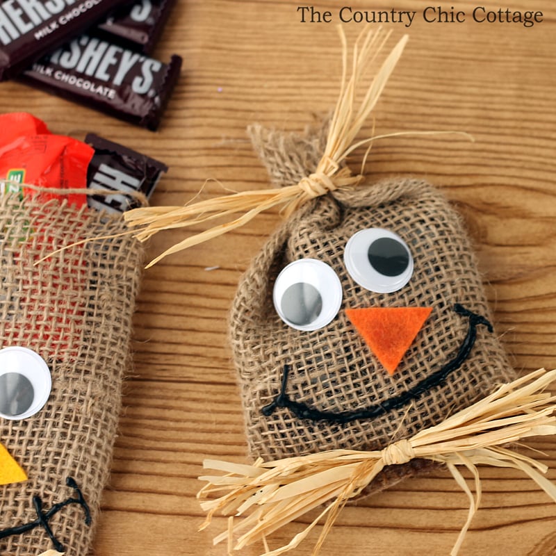 Make these scarecrow treat bags for Halloween! Burlap and raffia combine into this fun craft project that the kids will love!