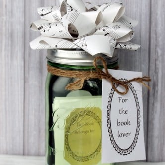 Make this book lover gift in a jar in just a few minutes! Great idea for a Christmas gift!