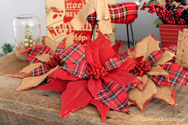 Loving these rustic Christmas mantel decorating ideas! Mason jars, burlap, and barnwood.....my favorite combination!