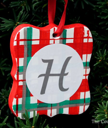 Make your own plaid ornaments with this simple tutorial! Includes a video to show you how to make these!