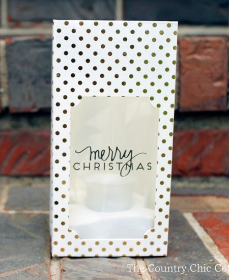 I love these Christmas luminaries and they are so easy to make! Going to put them on the porch this Christmas!