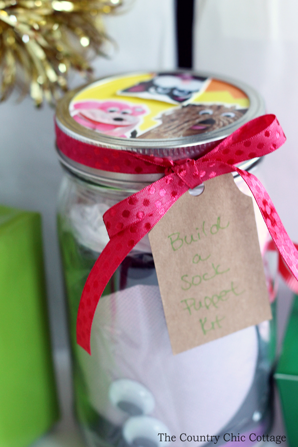 Make this build a sock puppet gift idea in just minutes for every kid on your gift giving list! This is a gift in a jar that is perfect for the holidays, birthdays, and more!