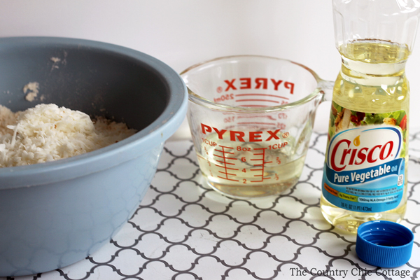 This caramel cake recipe looks so good! I am going to give it a try this weekend!