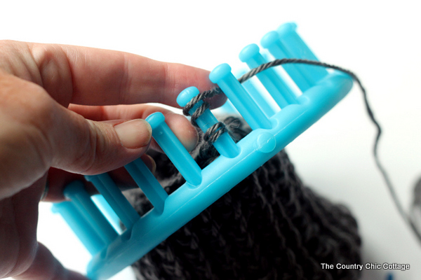 wrapping yarn on a knitting loom