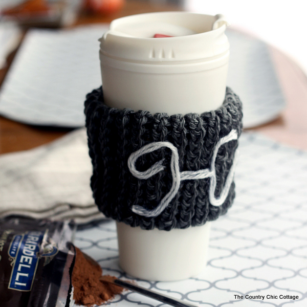 Make this monogram coffee sleeve with a knitting loom! This makes a great gift and is a great beginner's project for knitting!