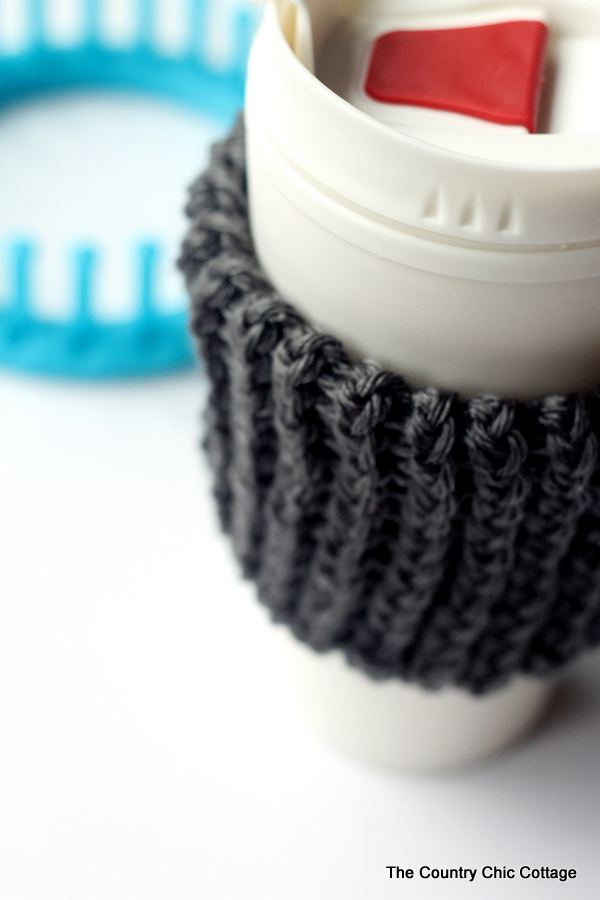 Make this monogram coffee sleeve with a knitting loom! This makes a great gift and is a great beginner's project for knitting!